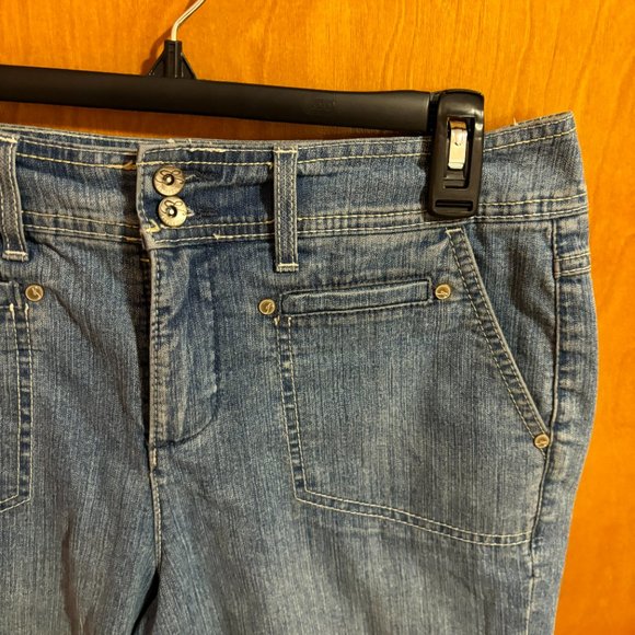 Style&Co Denim Shorts Tummy Control 6 Pocket - Picture 4 of 13